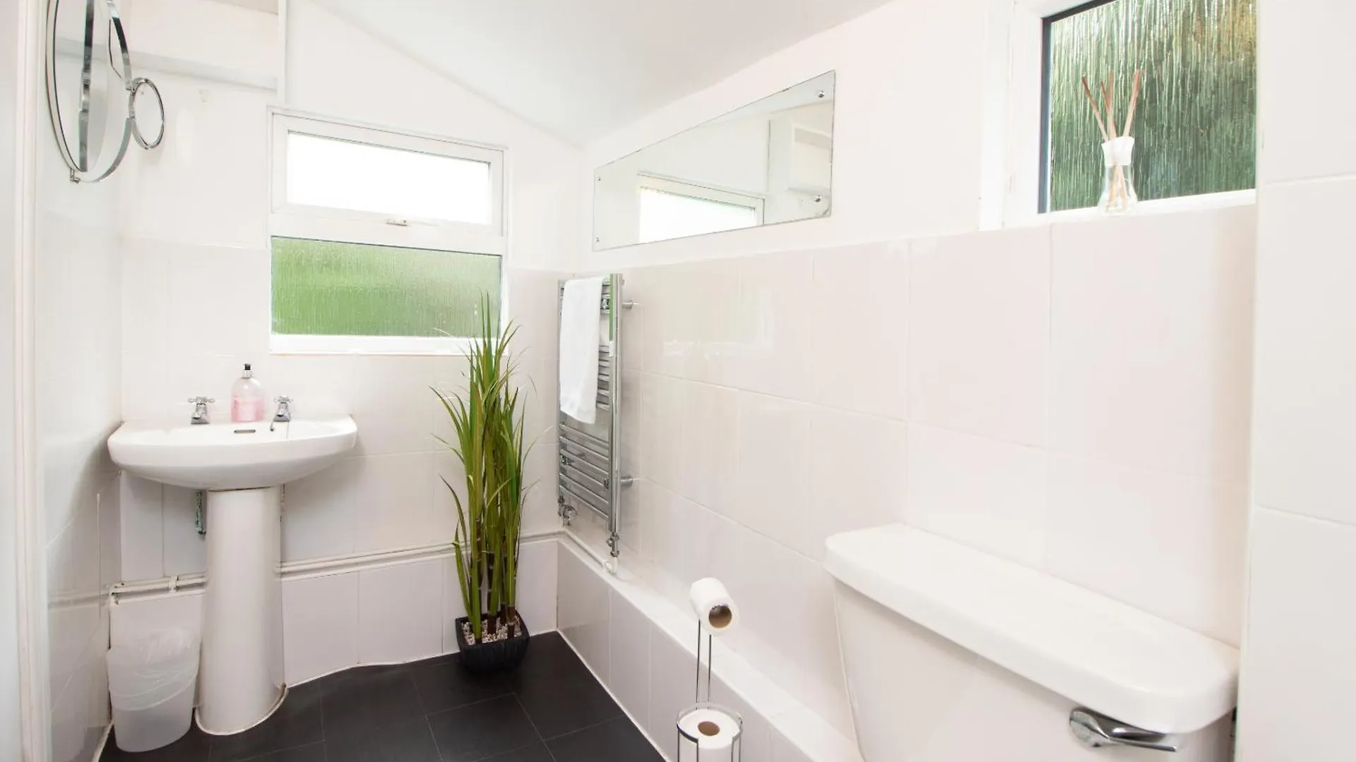 Raleigh Gf - Ground Floor 1 Bed Georgian Flat In The City Centre Free Parking And Wifi Exeter United Kingdom